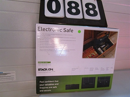 lot 88 image: Stack-On Drawer Safe