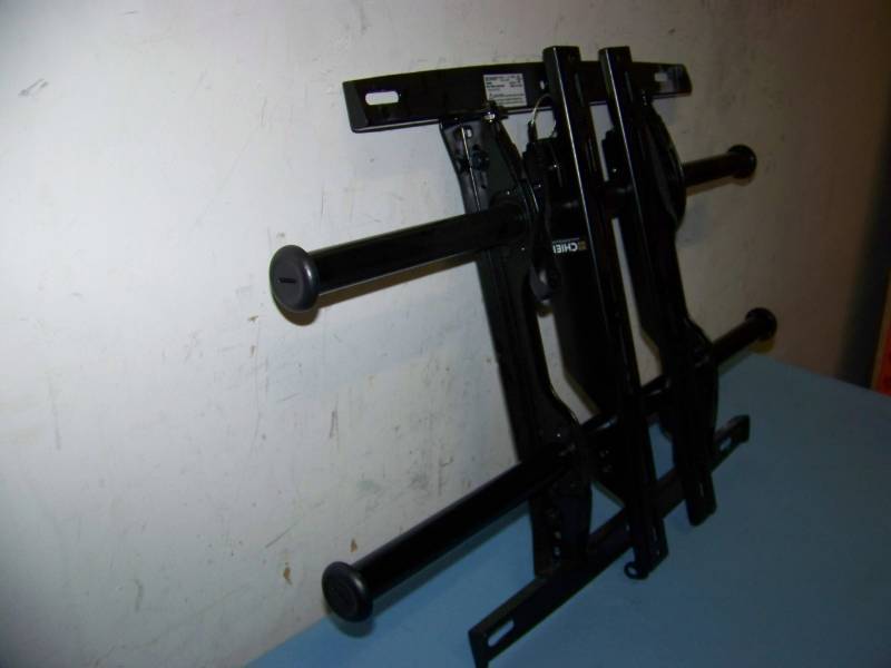 Chief Manufacturing, Wall Mount for Flat Panel TVs  Monitors  Displays