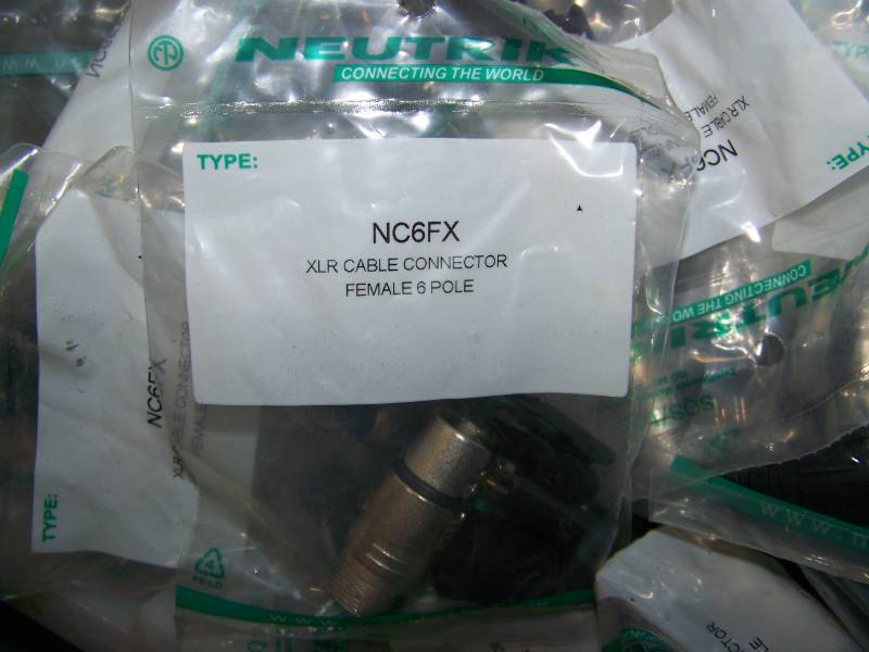 (100) Neutrik, XLR Cable Connectors, Female 6 Pole - NEW in packaging