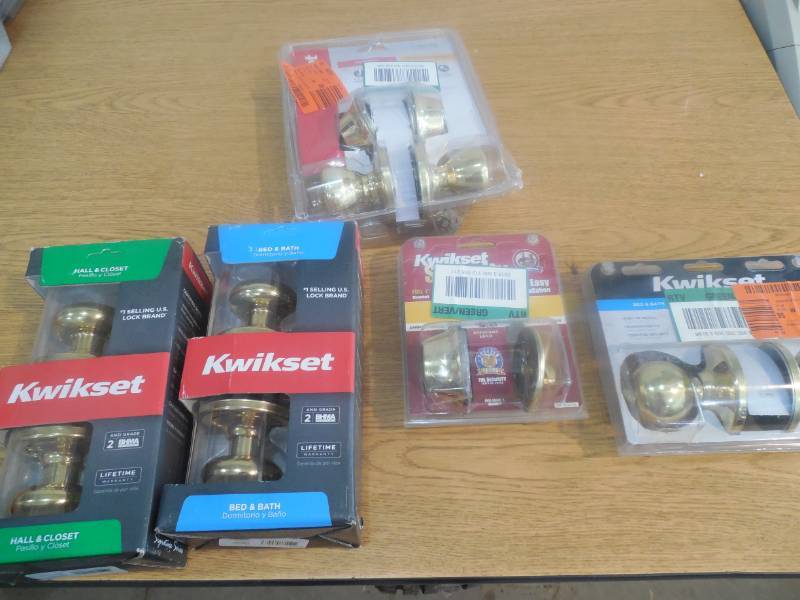 KWIKSET DOOR KNOB LOT