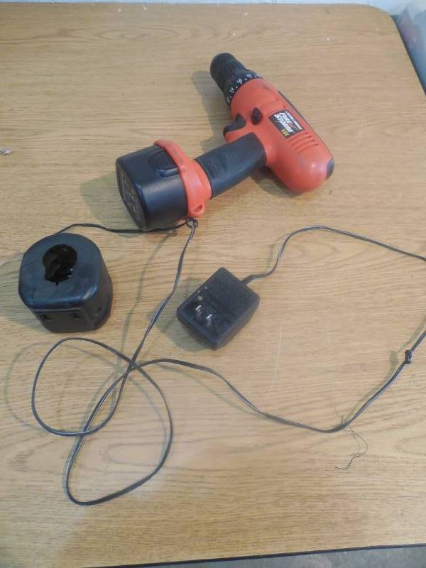 BLACK & DECKER CORDLESS DRILL