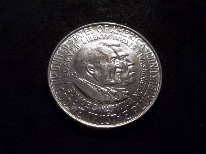 lot 42 image: 1952 WashingtonCarver Silver Half Dollar Commemrative
