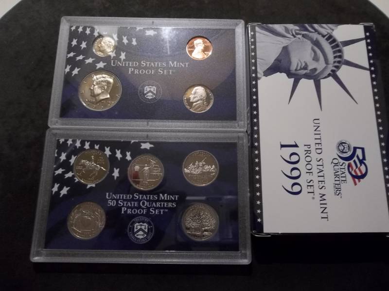 lot 109 image: 1999 US Mint Proof Set With State Quarters