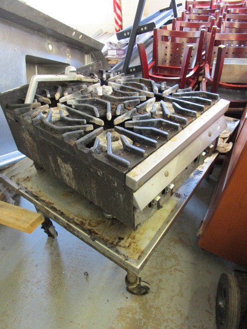 lot 408 image: STAINLESS STEEL TABLETOP GAS STOVE ON STAINLESS STEEL ROLLING TABLE