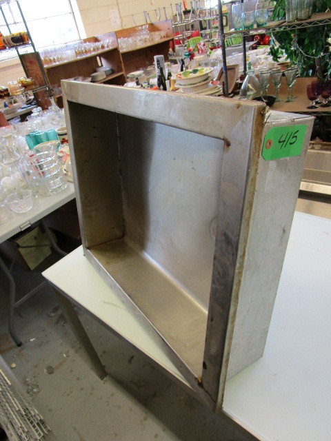 lot 415 image: STAINLESS STEEL TABLETOP COOLER W DRAIN
