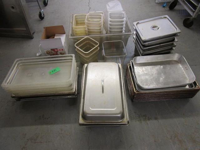 lot 431 image: COLLECTION OF ASSORTED STAINLESS STEEL AND CAMBRO PLASTIC RESTAURANTKITCHENWARE -- FLAT PLANS, STORAGE BINS, SERVING TROUGHS