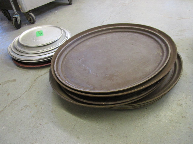 lot 433 image: COLLECTION OF 23 STAINLESS STEEL AND FIBERGLASSVINYL CAMTRAY CIRCULAR BAKING PANS