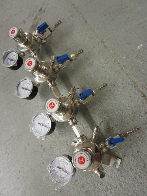 lot 441 image: CO2 KEG BEER REGULATOR