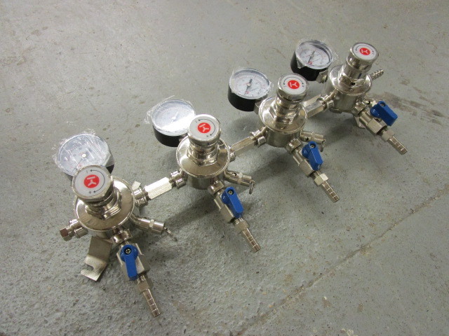 lot 442 image: CO2 KEG BEER REGULATOR