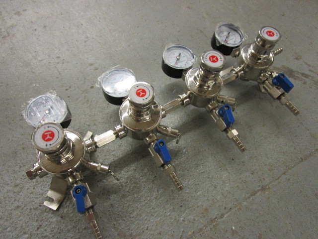 lot 443 image: CO2 KEG BEER REGULATOR