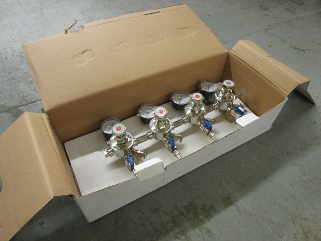lot 444 image: CO2 KEG BEER REGULATOR