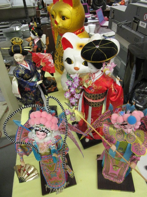 lot 456 image: 7 ORIENTAL FIGURESSTATUESPIGGY BANKS