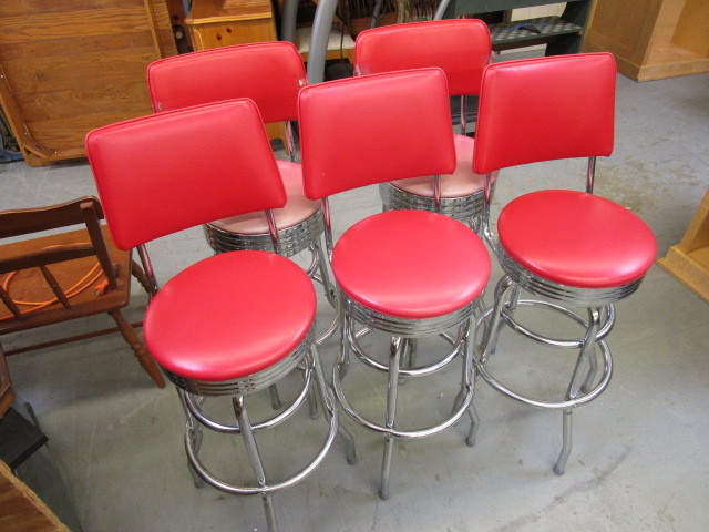 lot 461 image: 5 RED SWIVEL BAR CHAIRS