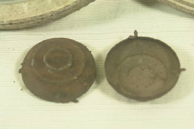 lot 55 image: Four Buggy Wheels & 2 Hub Caps