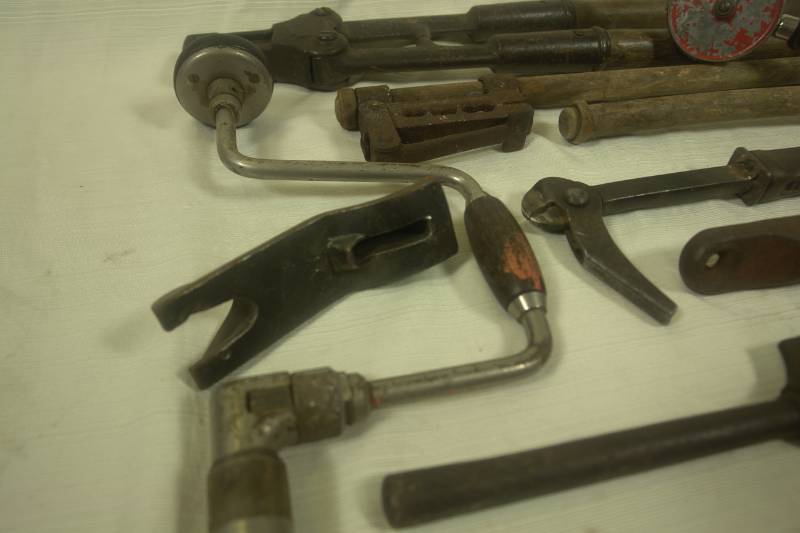 lot 50 image: Ten Vintage Tools
