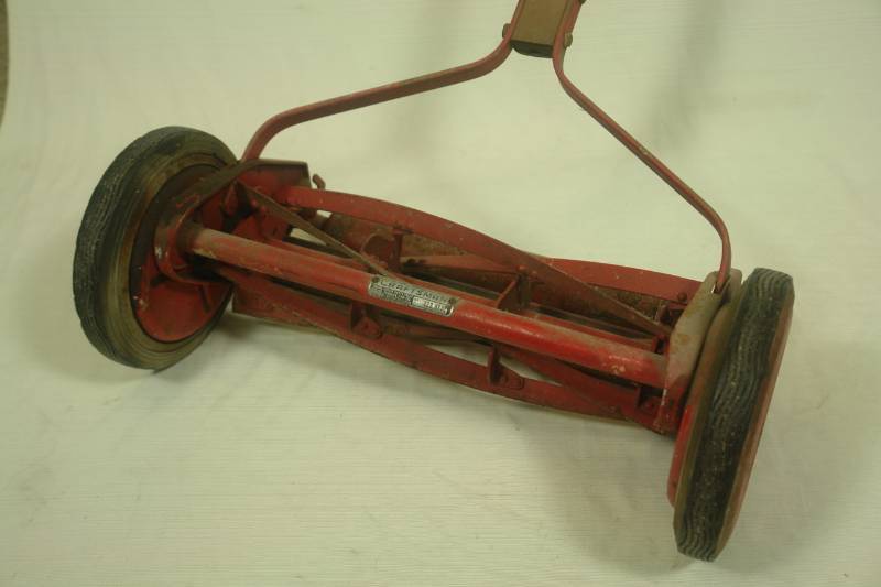 lot 64 image: Craftsman Reel Push Mower