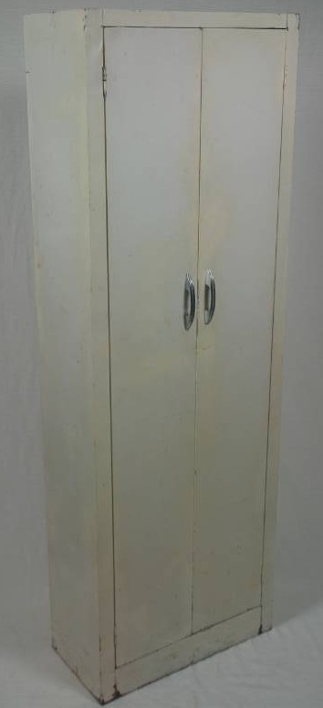 lot 61 image: Two Door Metal Cabinet