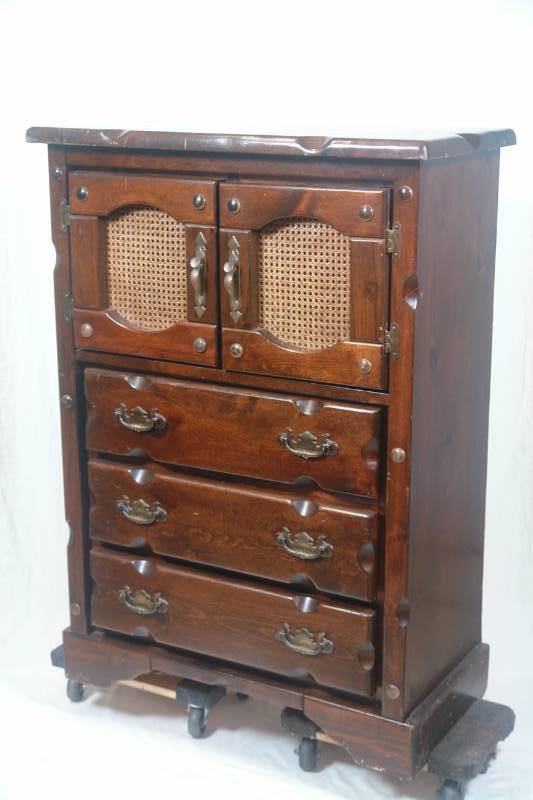 lot 5 image: Dresser with 2 Doors & 3 Drawers