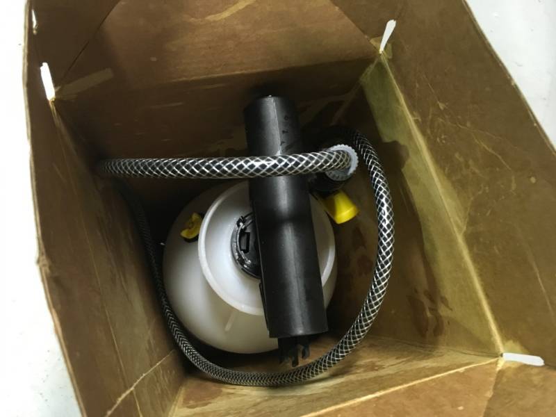 lot 18 image: RL Flo-Master 1.5 gal. Bleach Sprayer ion good conditions