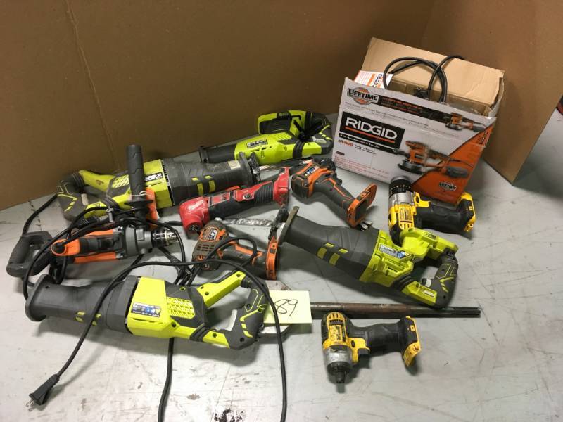 lot 89 image: HUGE LOT OF  MISC TOOLS SALVAGE FOR PARTS OR REPAIR
