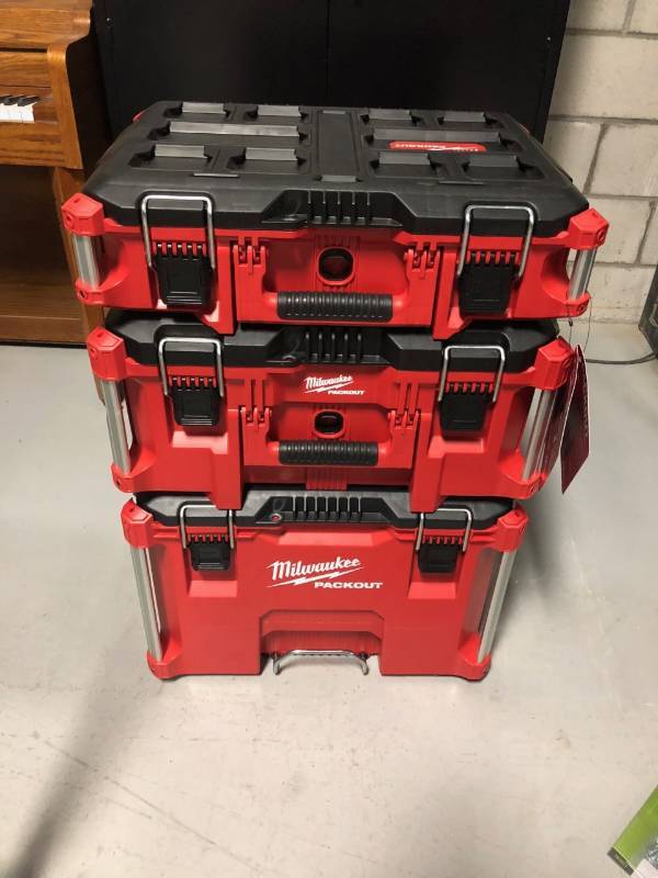 lot 126 image: Milwaukee 22 in. Packout Modular Tool Box Storage System in good conditions