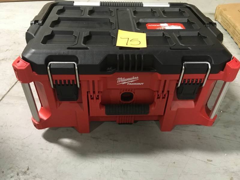 Milwaukee PACKOUT 22 in. Tool Box  open box not used