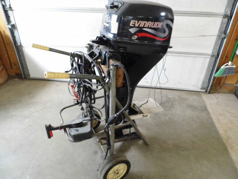 lot 18 image: Evinrude 9.9 hp Motor