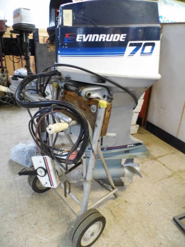 lot 19 image: Evinrude70 hp Motor