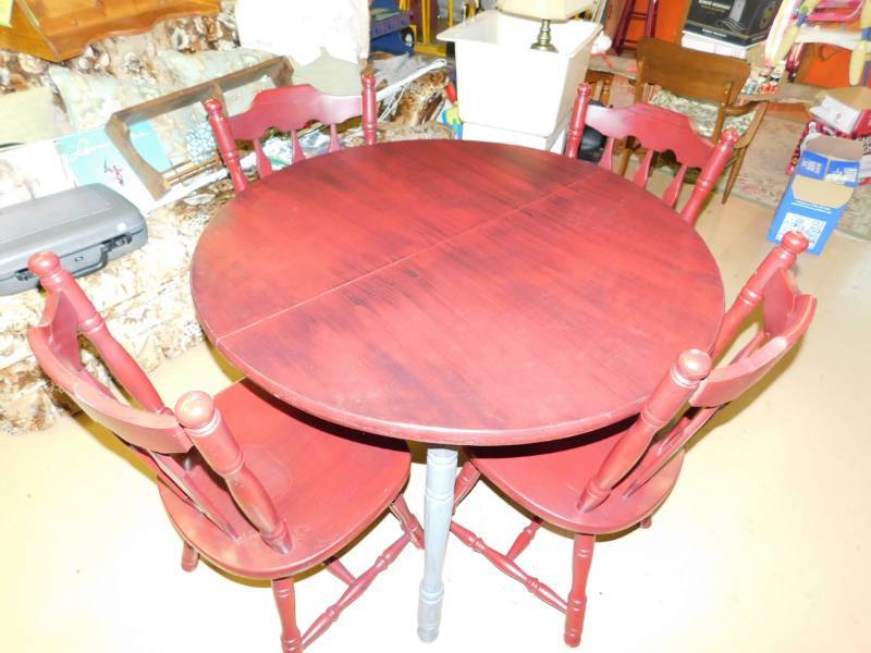 lot 10 image: Round Dining Table With Four Chairs  (Dark Stain)---41  Round
