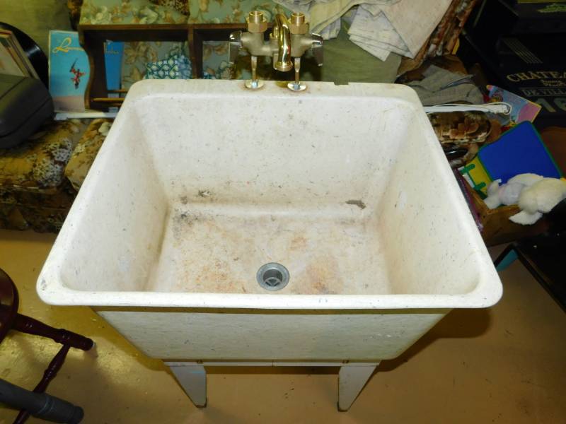 lot 18 image: Laundry Tub With Faucet