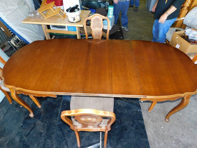 lot 35 image: Dining Room Table With Three Leaves---Goes From 5 Ft.To 8 Ft. With Four Matching Chairs