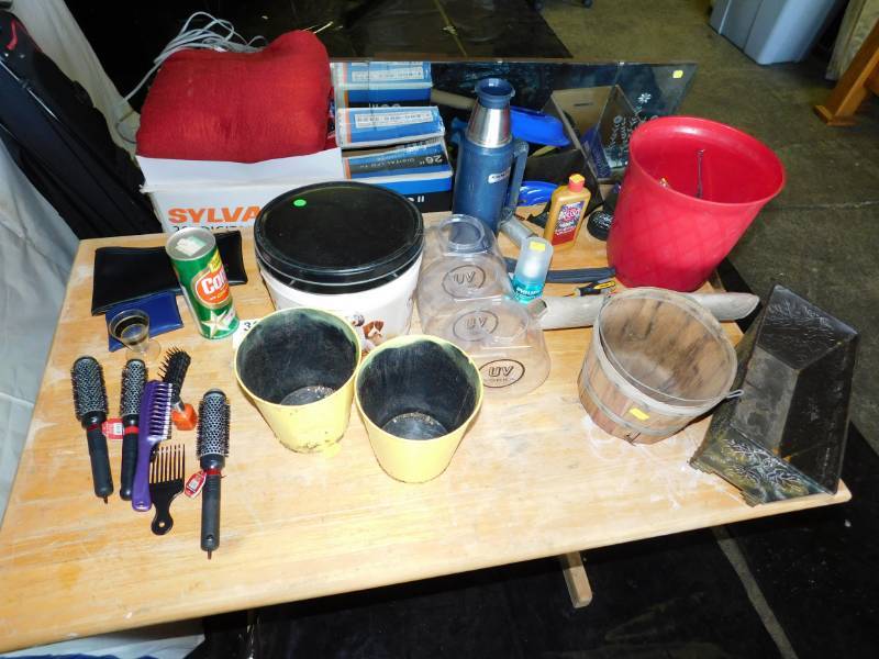 lot 37 image: Miscellaneous Household Items