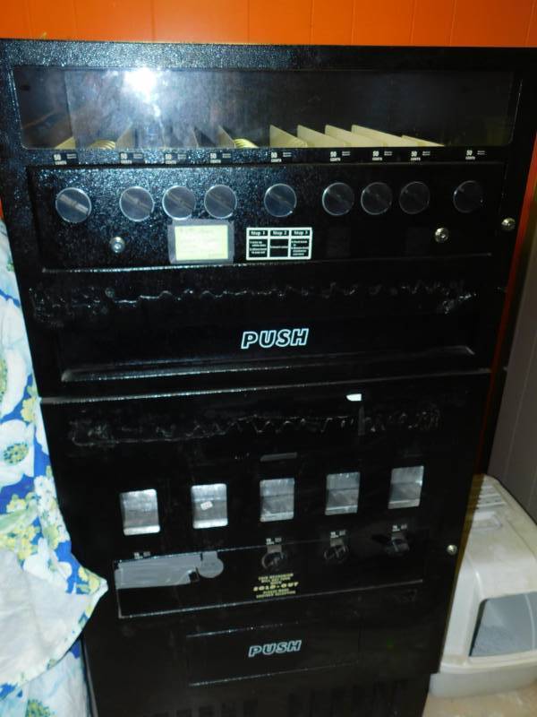 lot 67 image: Candy Vending MachineHas The Key