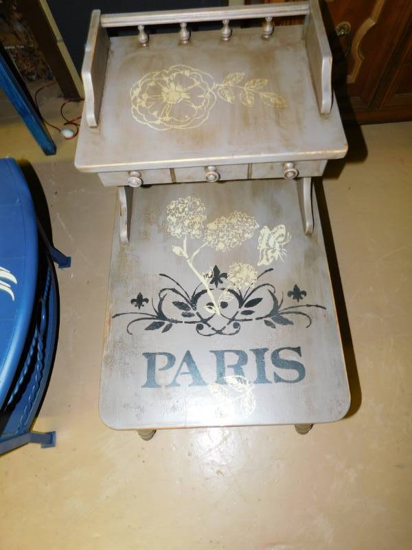 lot 70 image: End Table ---PARIS