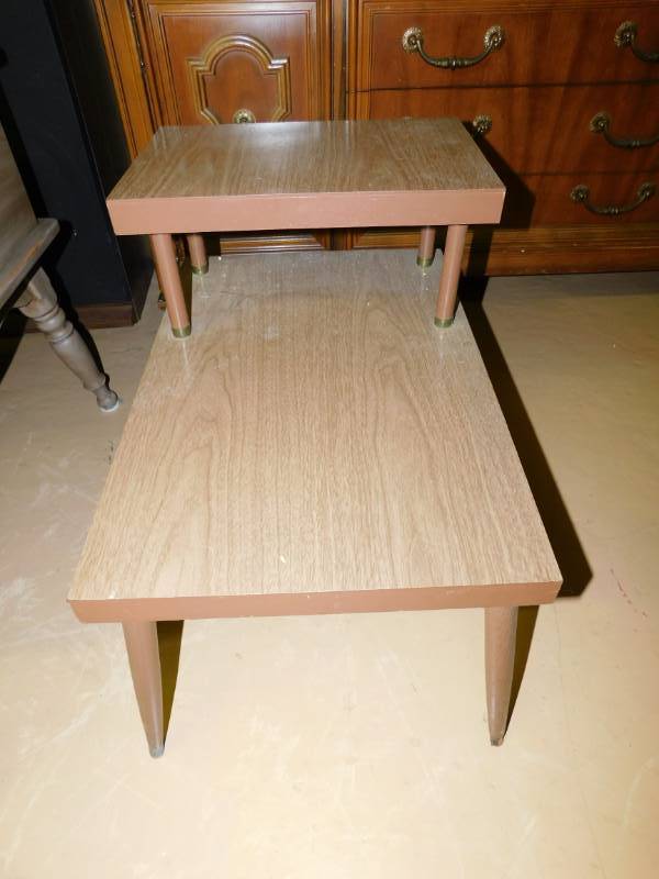lot 73 image: End Table