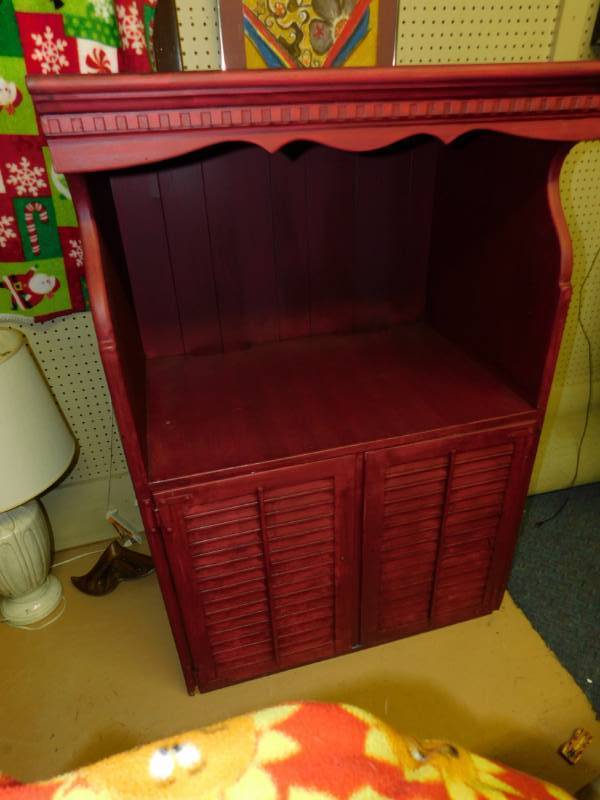 lot 76 image: TV Cabinet With Two Bottom Doors & A Sliding Tray Inside