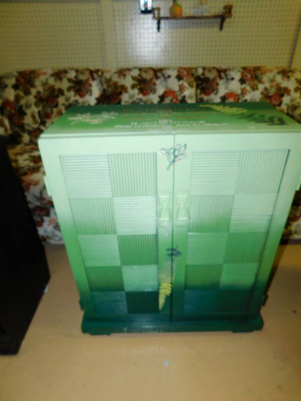 lot 83 image: Green Cabinet With Two Doors---TOME 17  A PARIS   MDCCLXXI