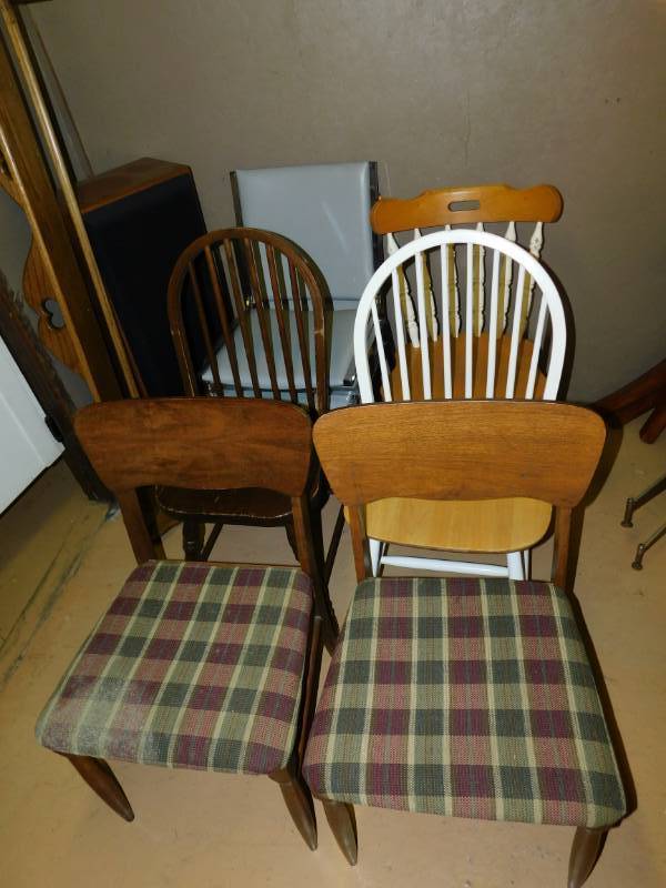 lot 90 image: Lot Of Seven Miscellaneous Chairs