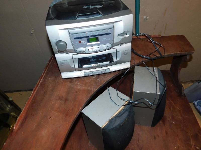 lot 113 image: A Green Floor Lamp With A White ShadeAn End TableCD AMFM Radio With Speaker