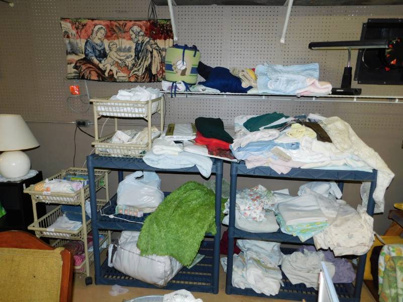 lot 116 image: Shelving Units With Contents---PillowcasesTowelsSheetsBaby BlanketsMattress PadDesk LampTable Cloths