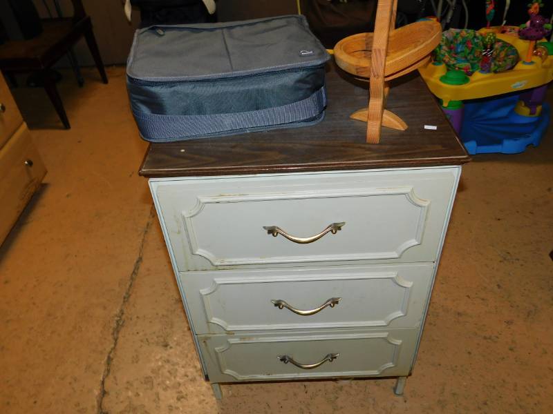 lot 119 image: Three Drawer Metal Medical Night Stand---Wooden Heartshaped Dcor---Medical Carrying Case