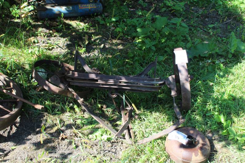 lot 147 image: Farm Implement Axle
