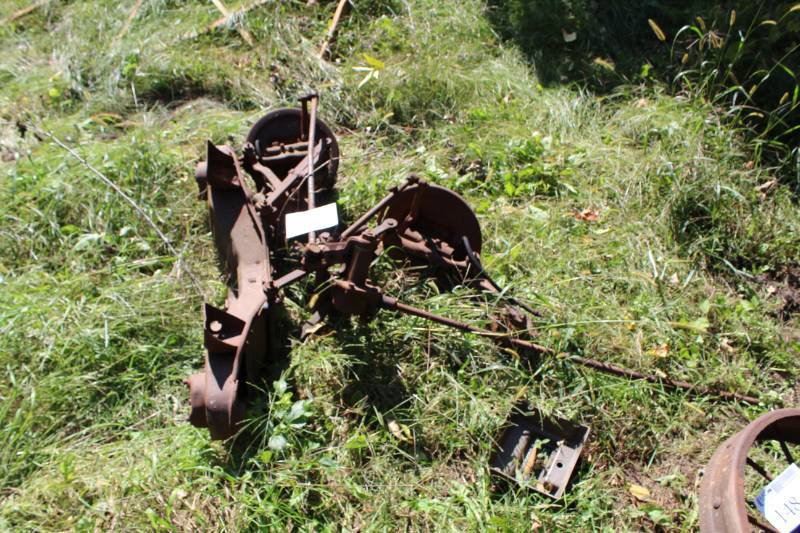 lot 139 image: Partial Axle Assembly