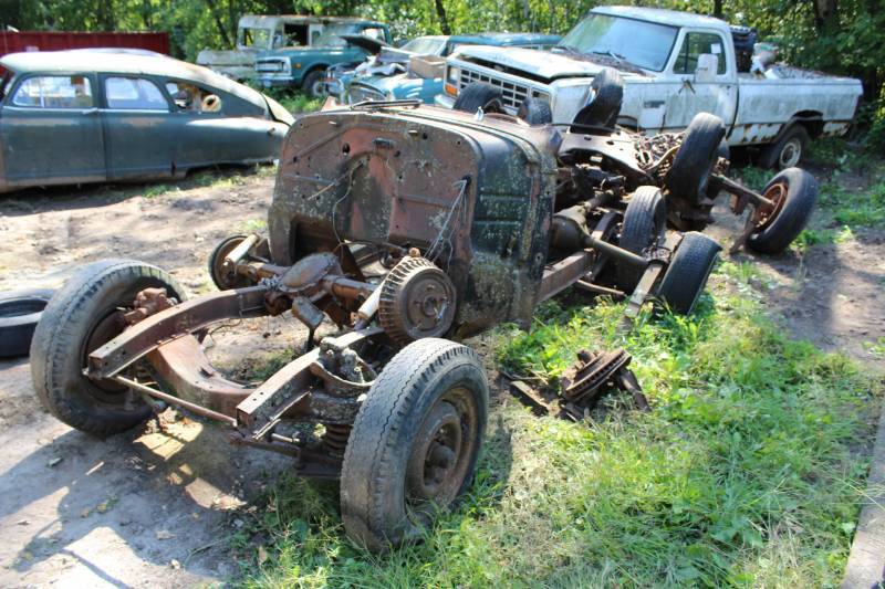 lot 133 image: Frame w Extra Axles