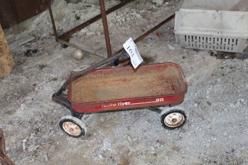 lot 163 image: Radio Flyer Pull Wagon
