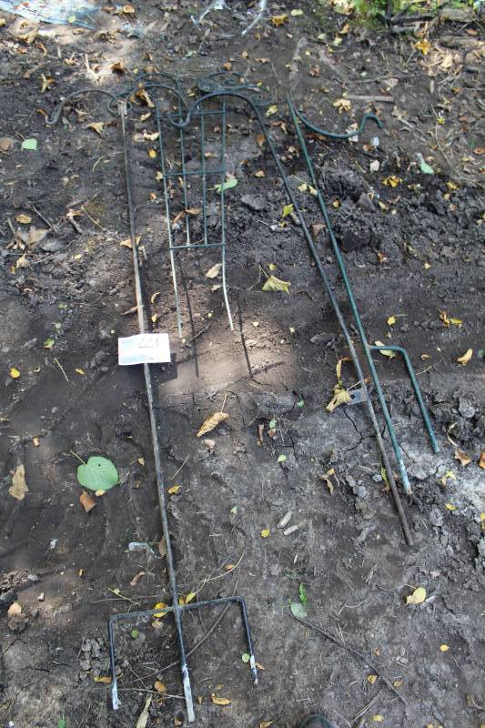 lot 177 image: Lot of (3) Metal Supports