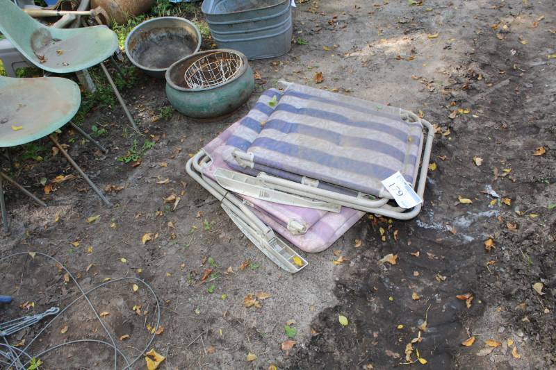 lot 179 image: Lot of (2) Folding Lawn Chairs