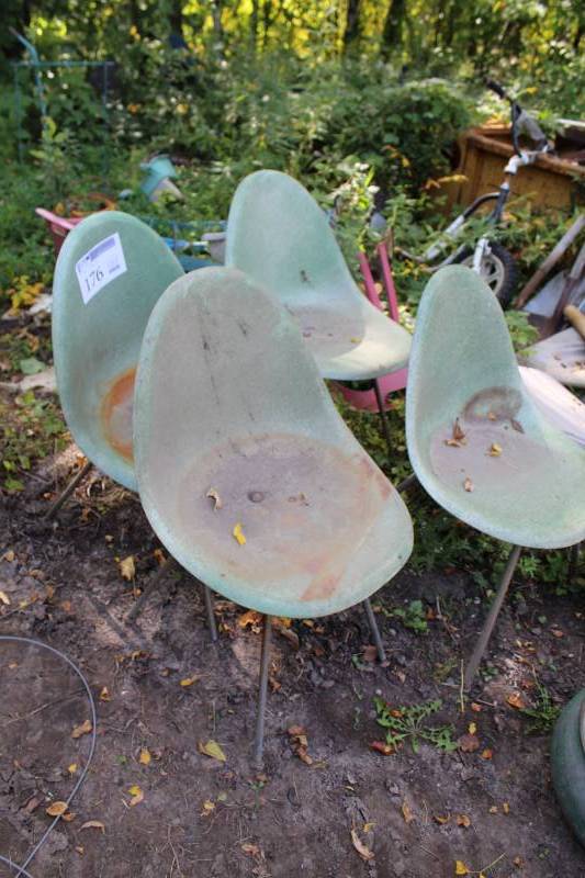lot 176 image: Lot of (4) Fiberglass Chairs