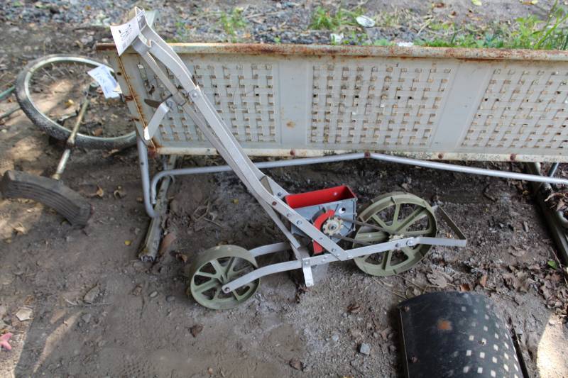 lot 268 image: Seeder