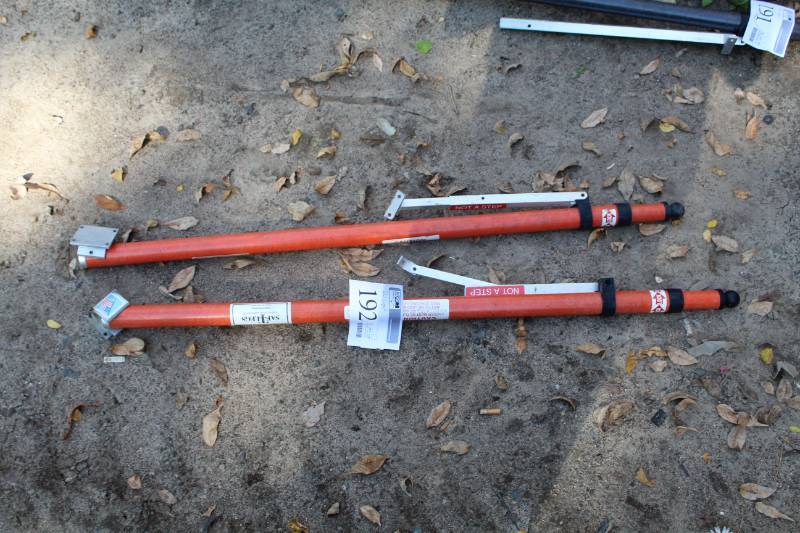 lot 192 image: Saf-T-Legs Ladder Support